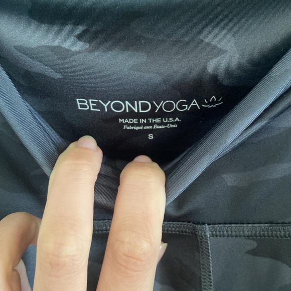 Beyond Yoga Lux High Waisted Biker Shorts Black and Gray Camo size Small - Picture 5 of 6